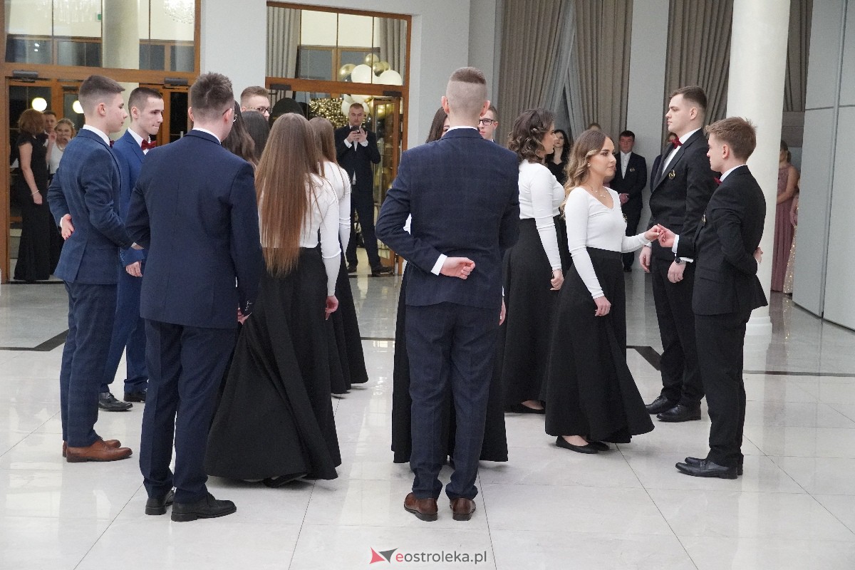 Studniówka ZSZ 4 w Ostrołęce [03.02.2024] - zdjęcie #64 - eOstroleka.pl