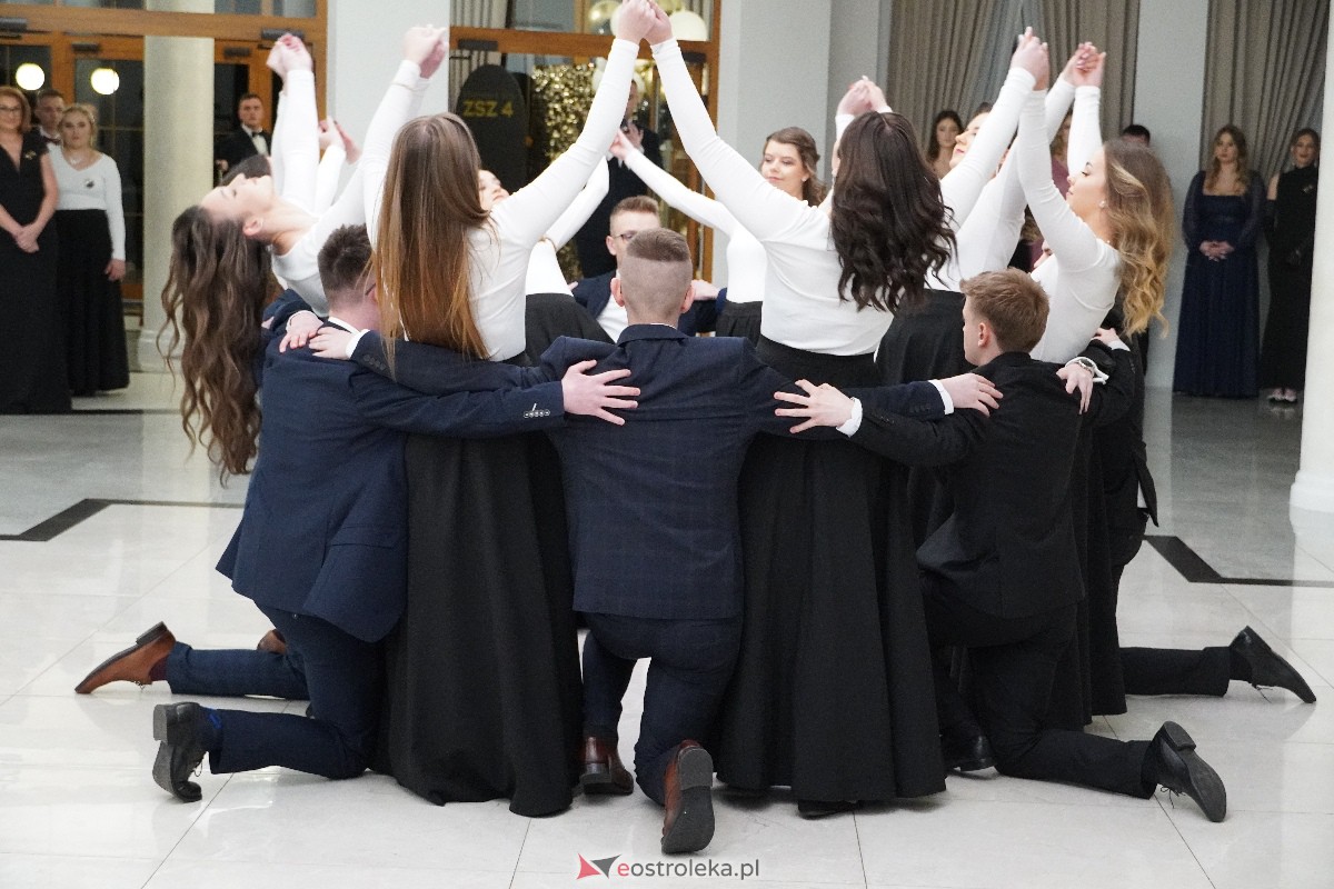 Studniówka ZSZ 4 w Ostrołęce [03.02.2024] - zdjęcie #61 - eOstroleka.pl