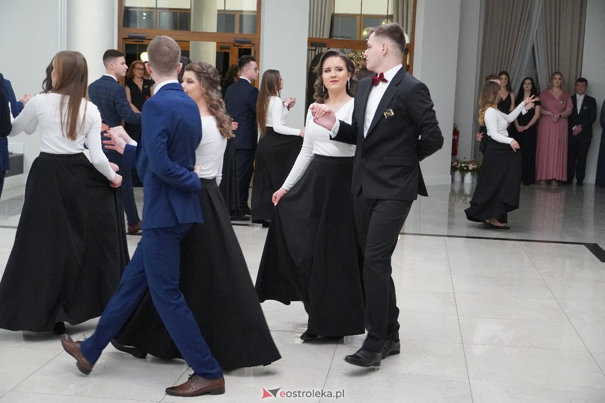 Studniówka ZSZ 4 w Ostrołęce [03.02.2024] - zdjęcie #58 - eOstroleka.pl