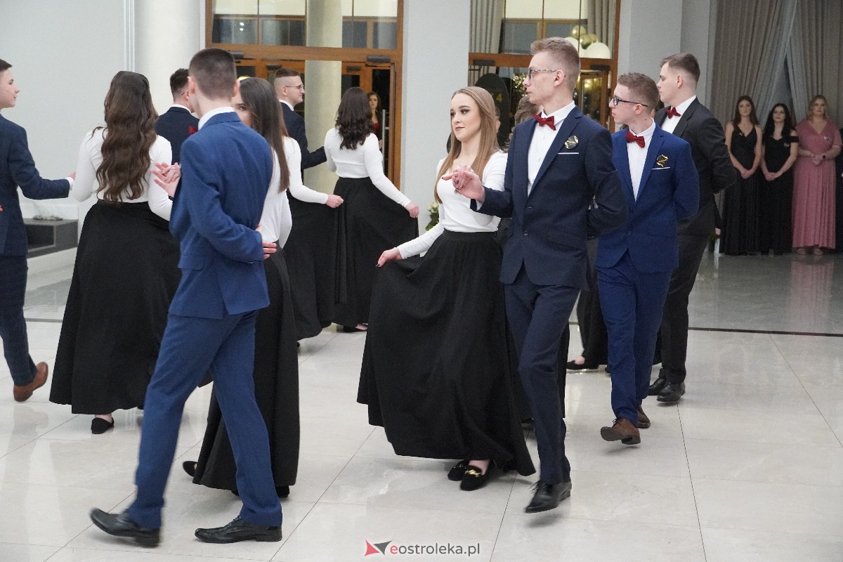 Studniówka ZSZ 4 w Ostrołęce [03.02.2024] - zdjęcie #56 - eOstroleka.pl