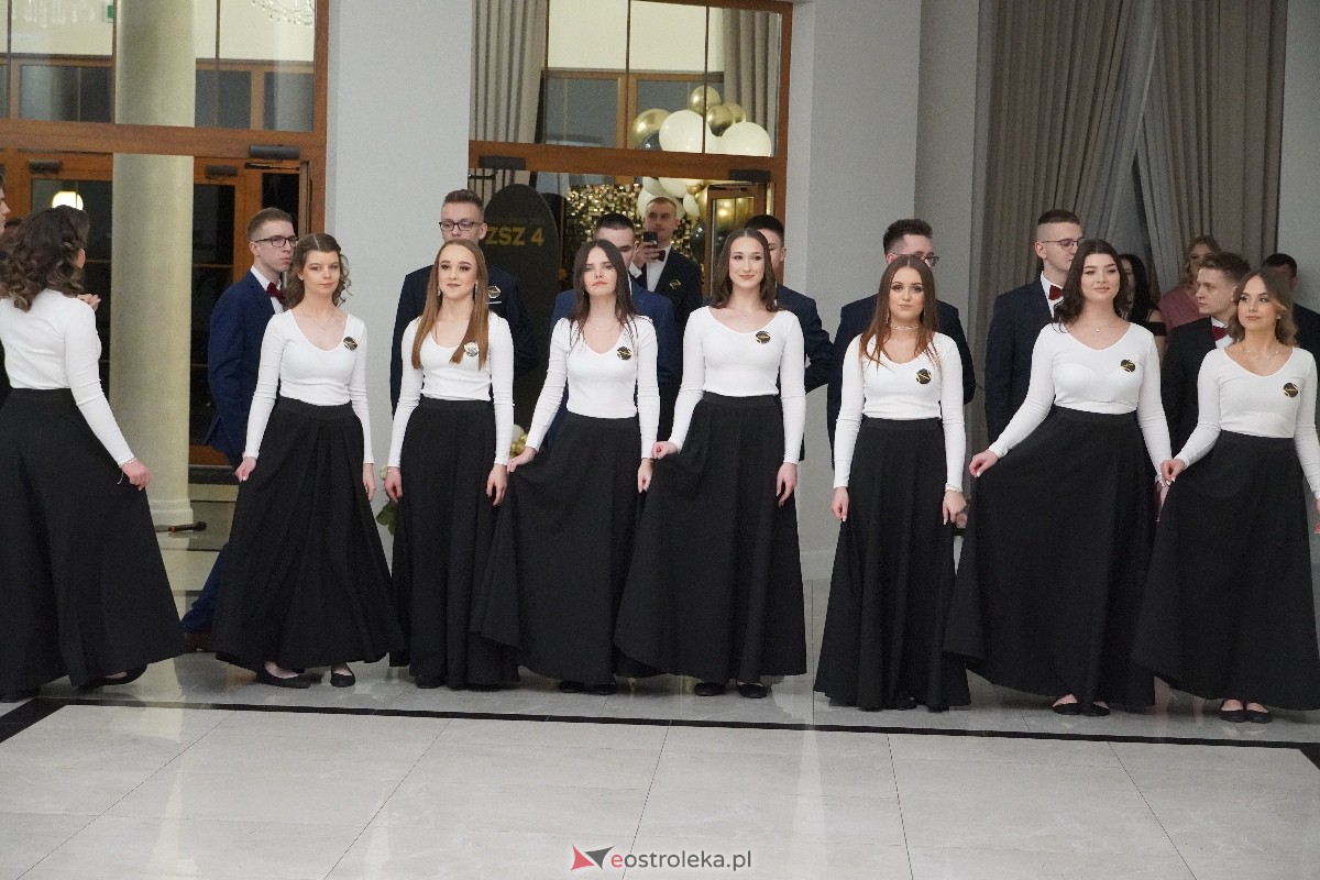 Studniówka ZSZ 4 w Ostrołęce [03.02.2024] - zdjęcie #55 - eOstroleka.pl
