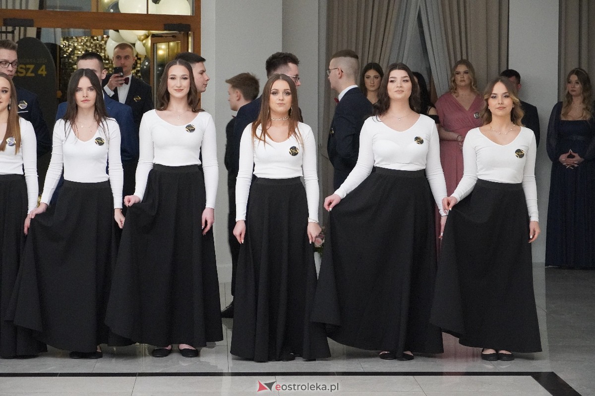 Studniówka ZSZ 4 w Ostrołęce [03.02.2024] - zdjęcie #54 - eOstroleka.pl
