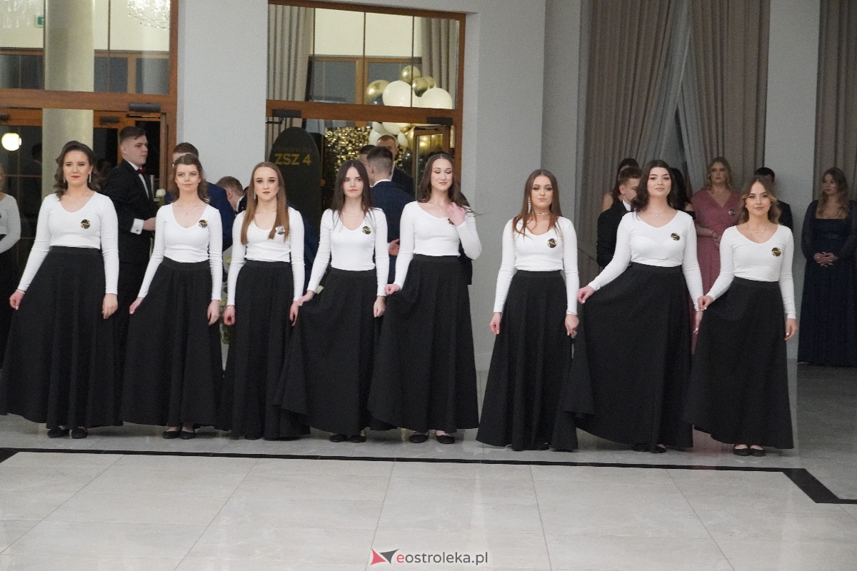 Studniówka ZSZ 4 w Ostrołęce [03.02.2024] - zdjęcie #53 - eOstroleka.pl