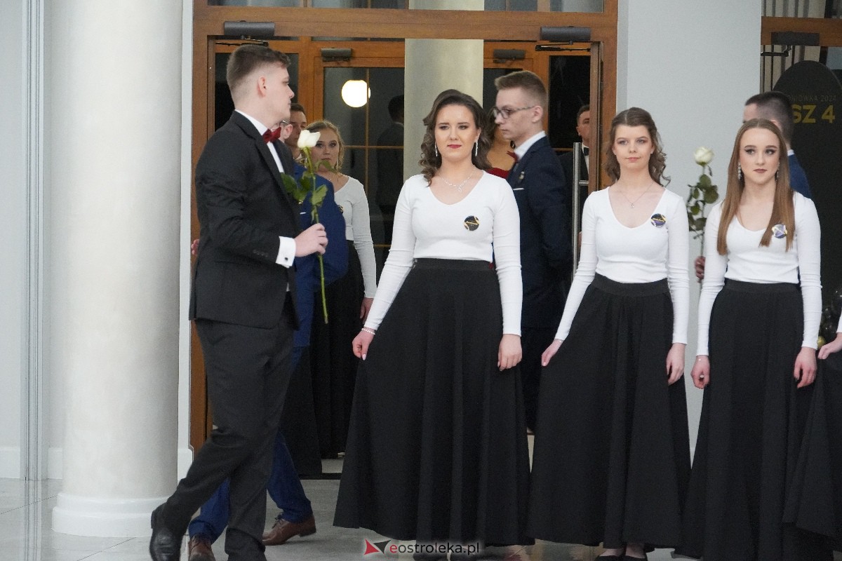 Studniówka ZSZ 4 w Ostrołęce [03.02.2024] - zdjęcie #51 - eOstroleka.pl