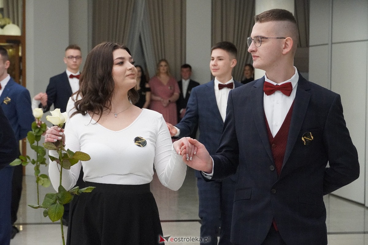 Studniówka ZSZ 4 w Ostrołęce [03.02.2024] - zdjęcie #44 - eOstroleka.pl