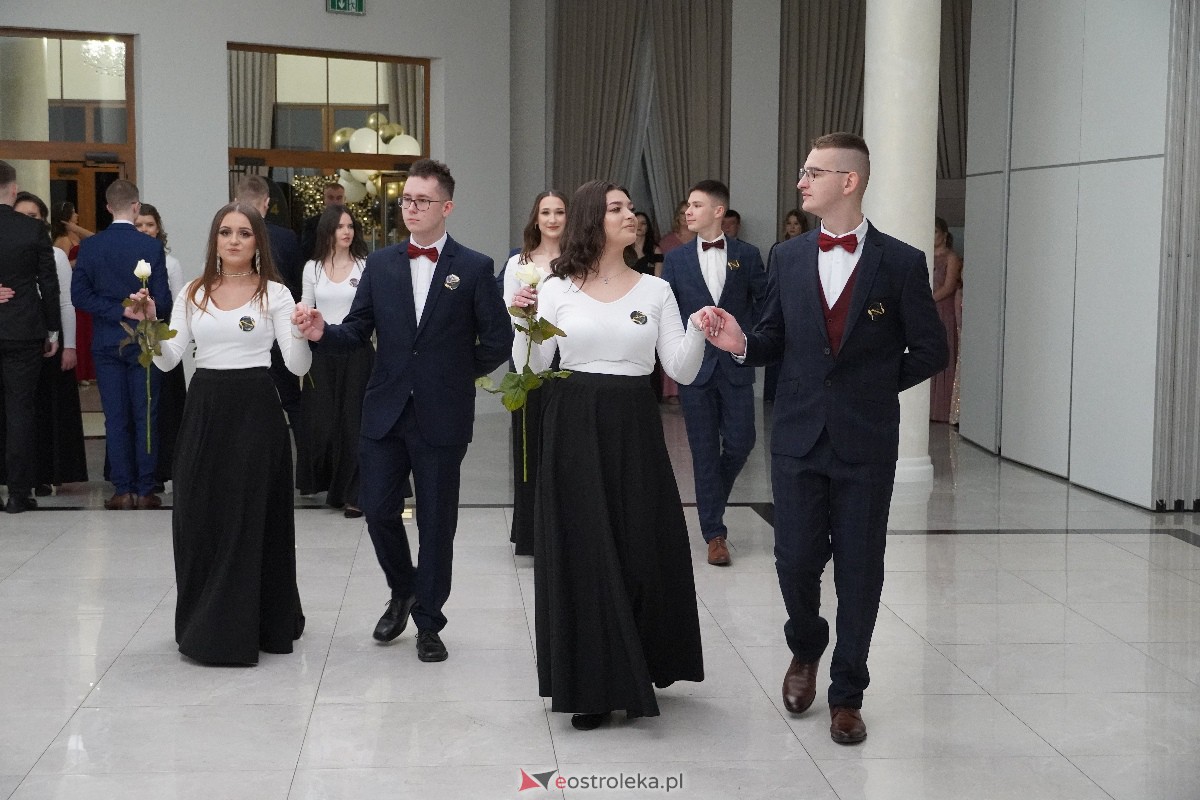 Studniówka ZSZ 4 w Ostrołęce [03.02.2024] - zdjęcie #43 - eOstroleka.pl
