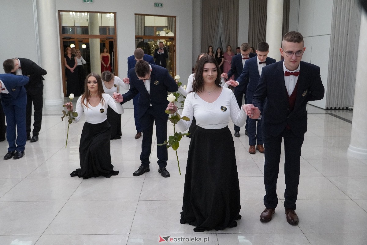 Studniówka ZSZ 4 w Ostrołęce [03.02.2024] - zdjęcie #41 - eOstroleka.pl