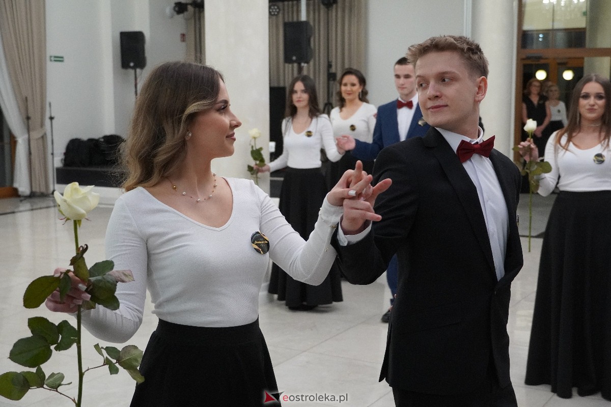 Studniówka ZSZ 4 w Ostrołęce [03.02.2024] - zdjęcie #39 - eOstroleka.pl