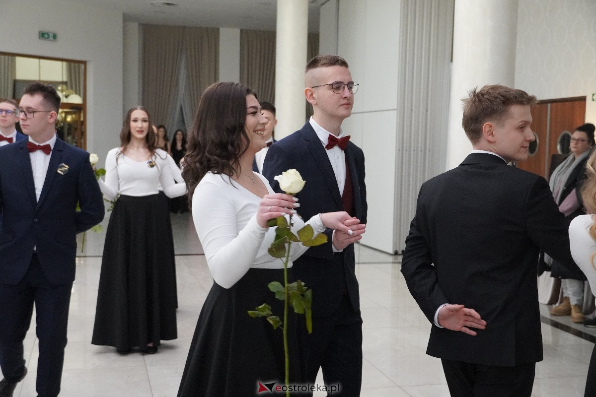 Studniówka ZSZ 4 w Ostrołęce [03.02.2024] - zdjęcie #38 - eOstroleka.pl