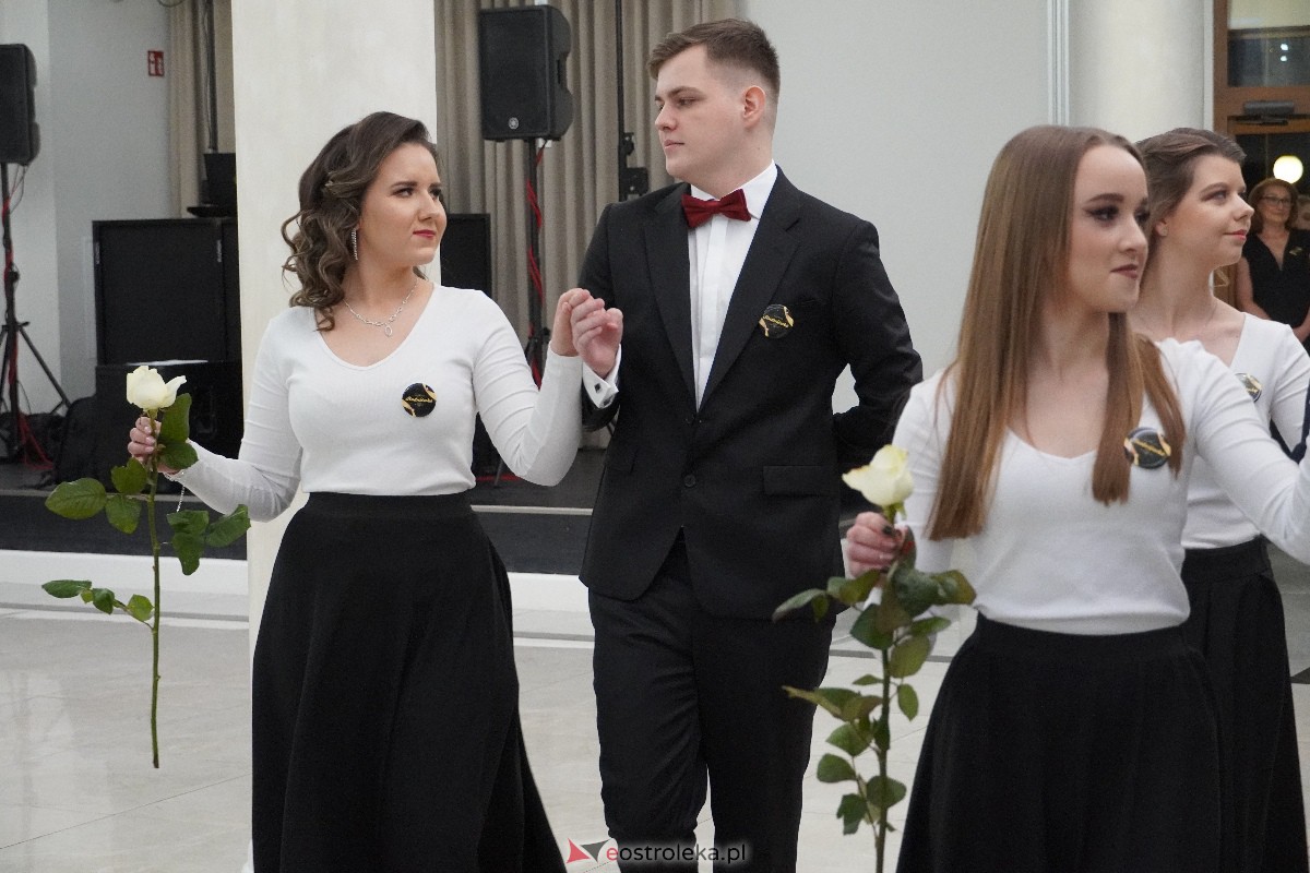 Studniówka ZSZ 4 w Ostrołęce [03.02.2024] - zdjęcie #37 - eOstroleka.pl
