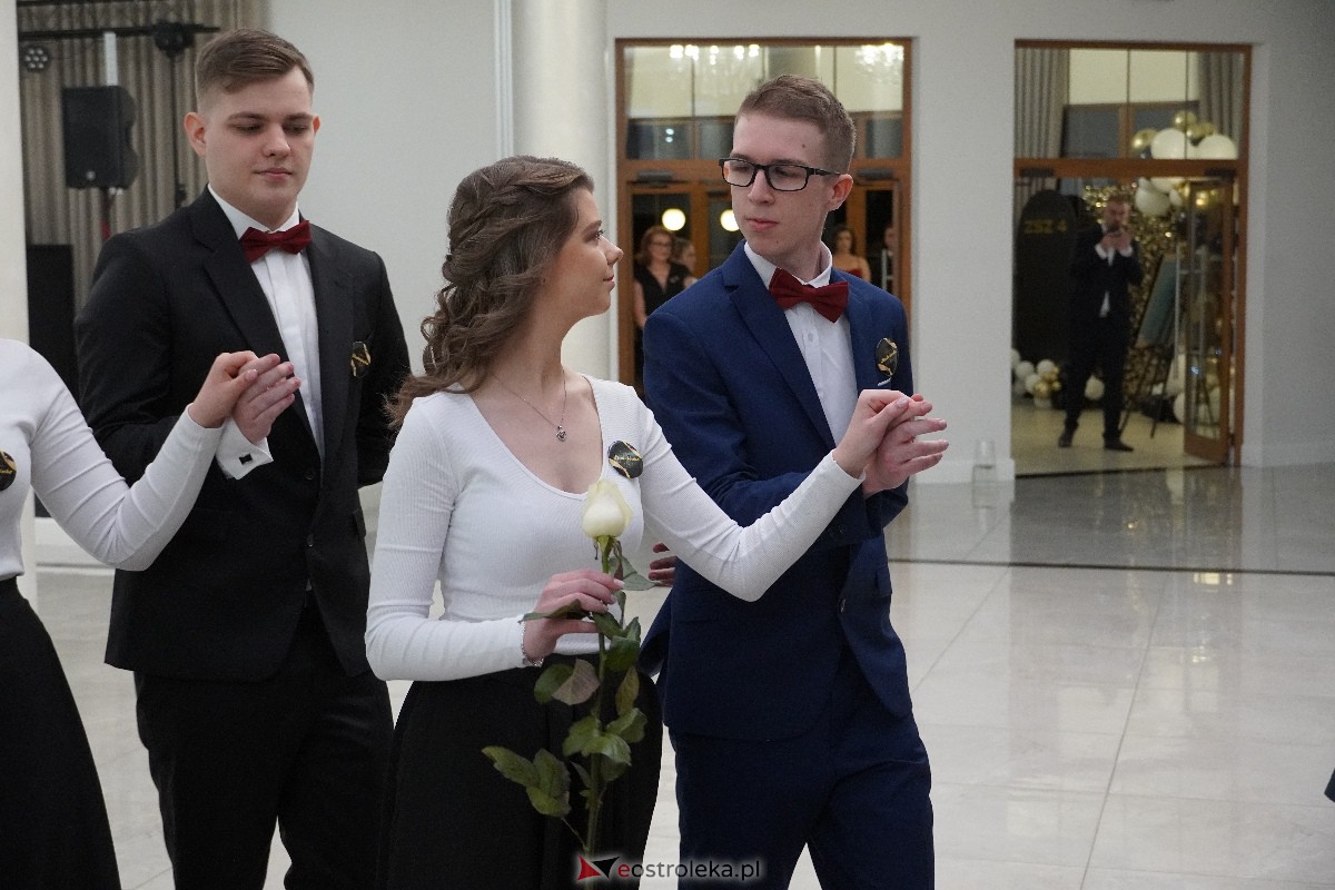 Studniówka ZSZ 4 w Ostrołęce [03.02.2024] - zdjęcie #36 - eOstroleka.pl
