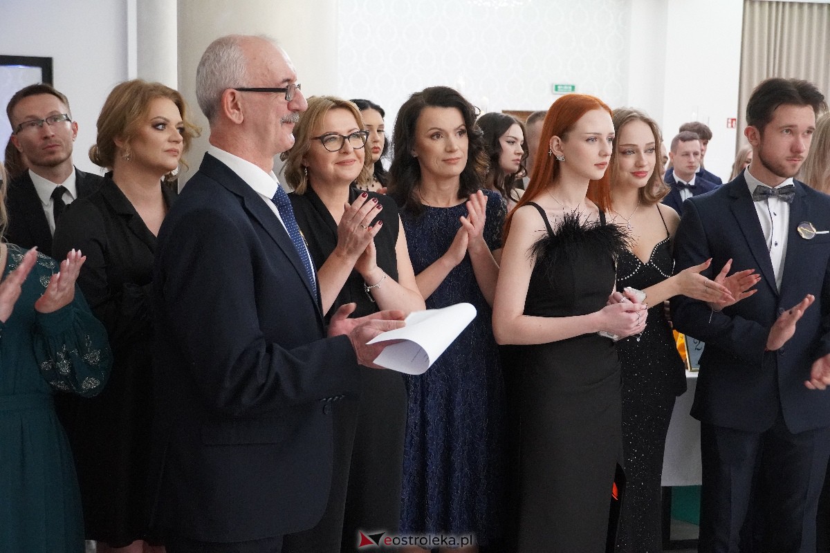 Studniówka ZSZ 4 w Ostrołęce [03.02.2024] - zdjęcie #30 - eOstroleka.pl