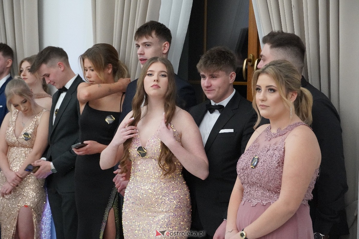 Studniówka ZSZ 4 w Ostrołęce [03.02.2024] - zdjęcie #21 - eOstroleka.pl