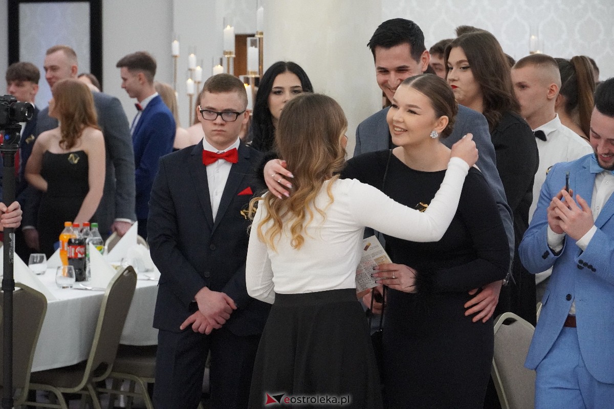 Studniówka ZSZ 4 w Ostrołęce [03.02.2024] - zdjęcie #18 - eOstroleka.pl