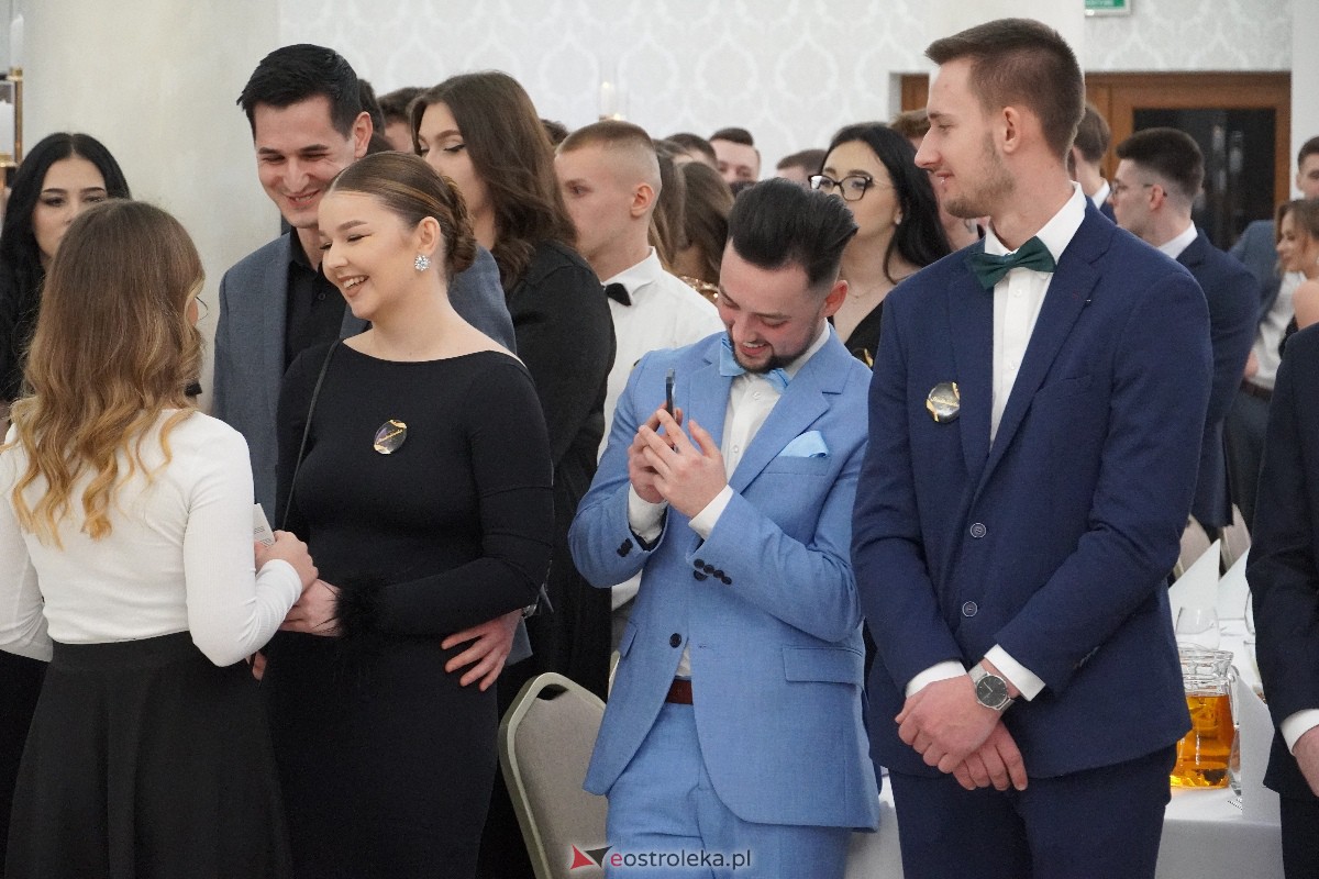 Studniówka ZSZ 4 w Ostrołęce [03.02.2024] - zdjęcie #14 - eOstroleka.pl