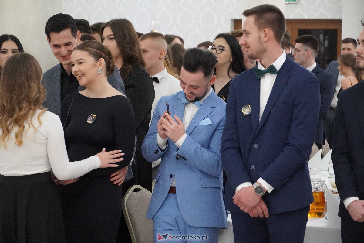 Studniówka ZSZ 4 w Ostrołęce [03.02.2024] - zdjęcie #12 - eOstroleka.pl