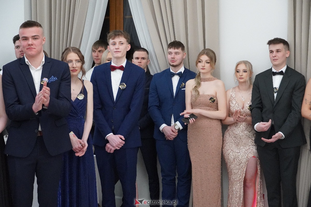 Studniówka ZSZ 4 w Ostrołęce [03.02.2024] - zdjęcie #9 - eOstroleka.pl