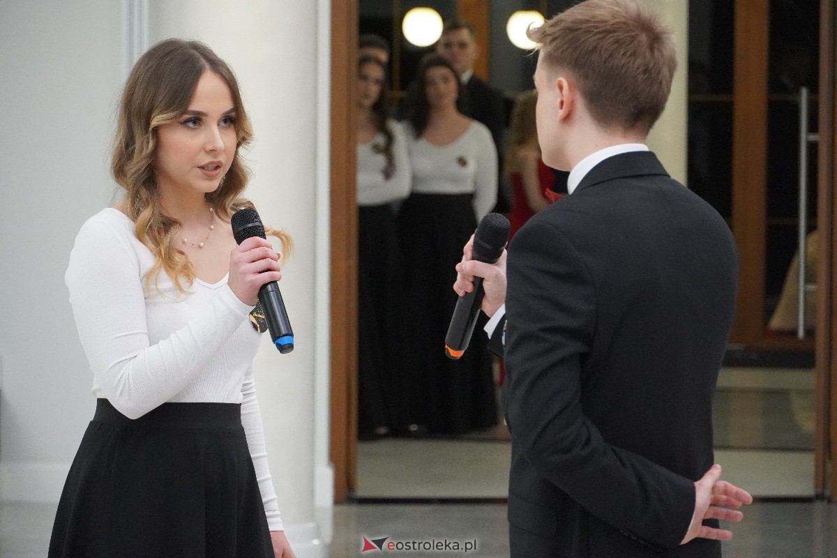 Studniówka ZSZ 4 w Ostrołęce [03.02.2024] - zdjęcie #3 - eOstroleka.pl