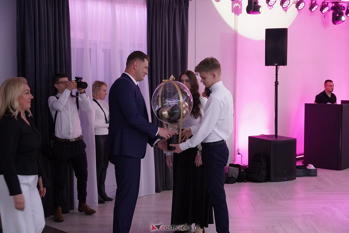 ZSZ 3 w Ostrołęce odlicza do matury! Studniówka 2024 [3.02.2024] - zdjęcie #266 - eOstroleka.pl