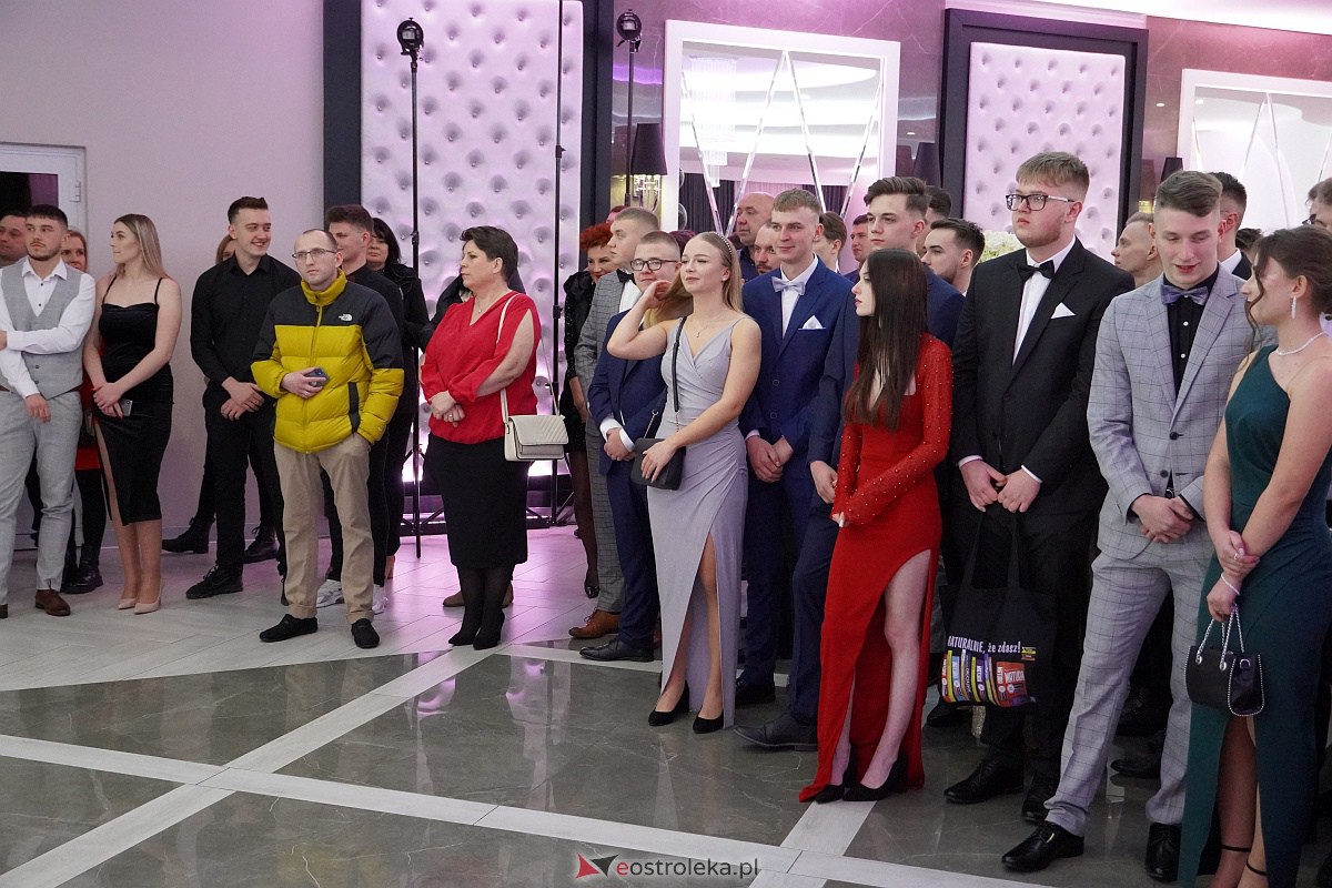 ZSZ 3 w Ostrołęce odlicza do matury! Studniówka 2024 [3.02.2024] - zdjęcie #260 - eOstroleka.pl