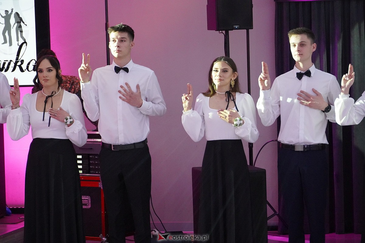 ZSZ 3 w Ostrołęce odlicza do matury! Studniówka 2024 [3.02.2024] - zdjęcie #256 - eOstroleka.pl