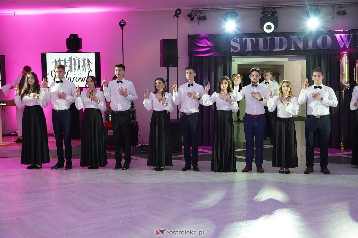 ZSZ 3 w Ostrołęce odlicza do matury! Studniówka 2024 [3.02.2024] - zdjęcie #250 - eOstroleka.pl