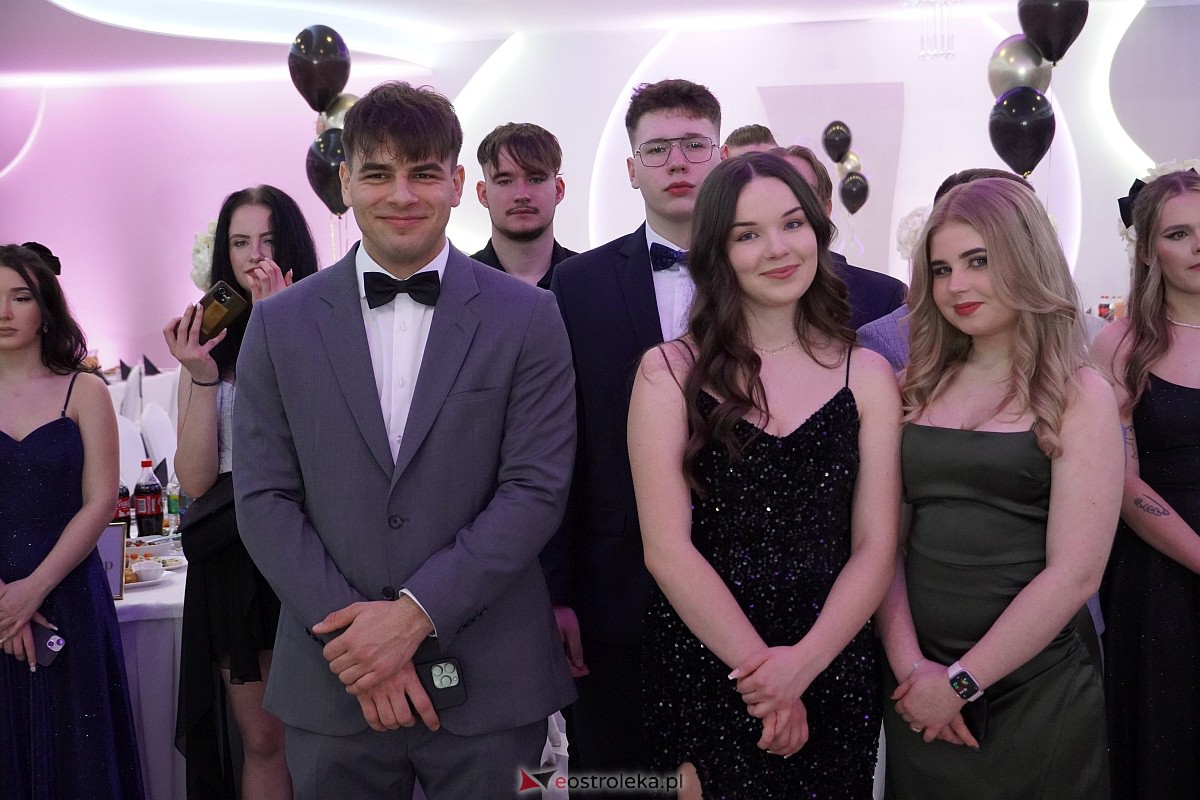ZSZ 3 w Ostrołęce odlicza do matury! Studniówka 2024 [3.02.2024] - zdjęcie #241 - eOstroleka.pl