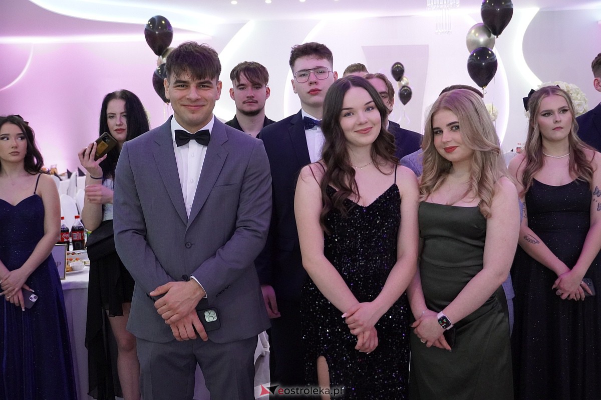 ZSZ 3 w Ostrołęce odlicza do matury! Studniówka 2024 [3.02.2024] - zdjęcie #240 - eOstroleka.pl