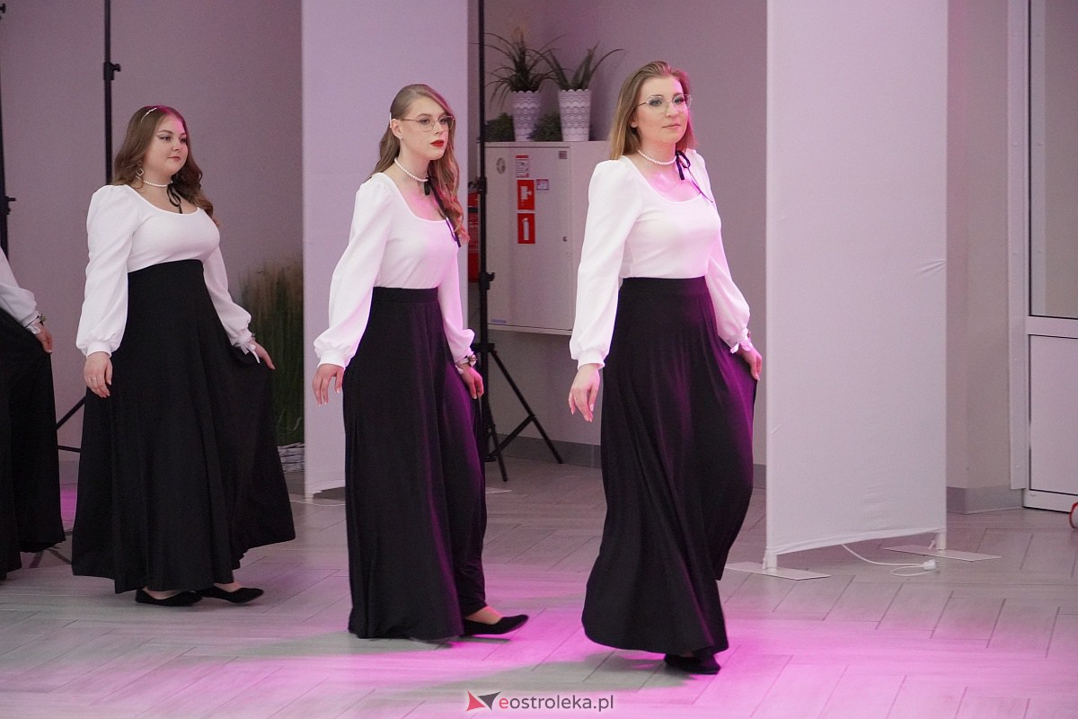 ZSZ 3 w Ostrołęce odlicza do matury! Studniówka 2024 [3.02.2024] - zdjęcie #237 - eOstroleka.pl