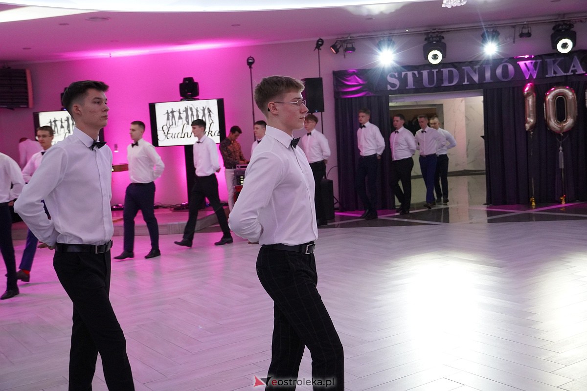 ZSZ 3 w Ostrołęce odlicza do matury! Studniówka 2024 [3.02.2024] - zdjęcie #234 - eOstroleka.pl