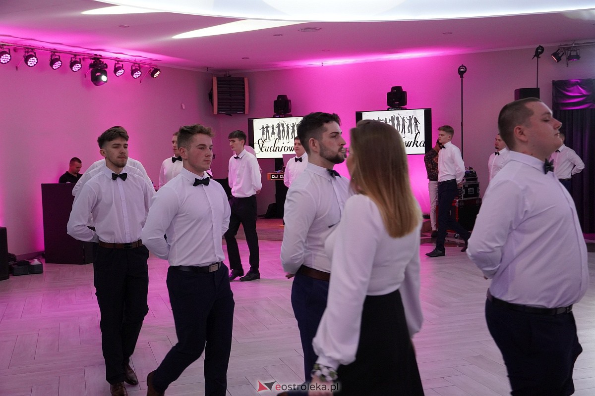 ZSZ 3 w Ostrołęce odlicza do matury! Studniówka 2024 [3.02.2024] - zdjęcie #233 - eOstroleka.pl
