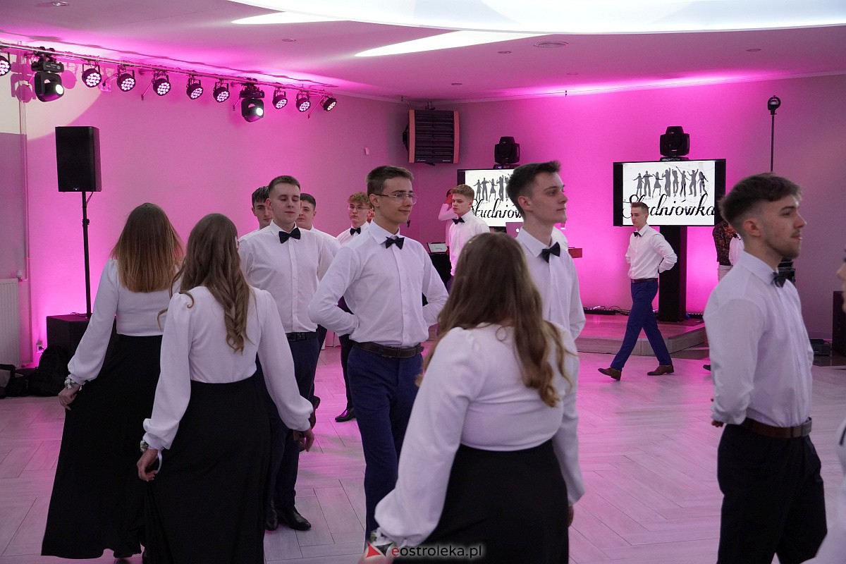 ZSZ 3 w Ostrołęce odlicza do matury! Studniówka 2024 [3.02.2024] - zdjęcie #232 - eOstroleka.pl