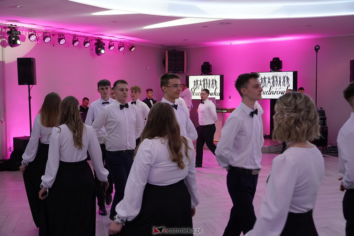 ZSZ 3 w Ostrołęce odlicza do matury! Studniówka 2024 [3.02.2024] - zdjęcie #231 - eOstroleka.pl