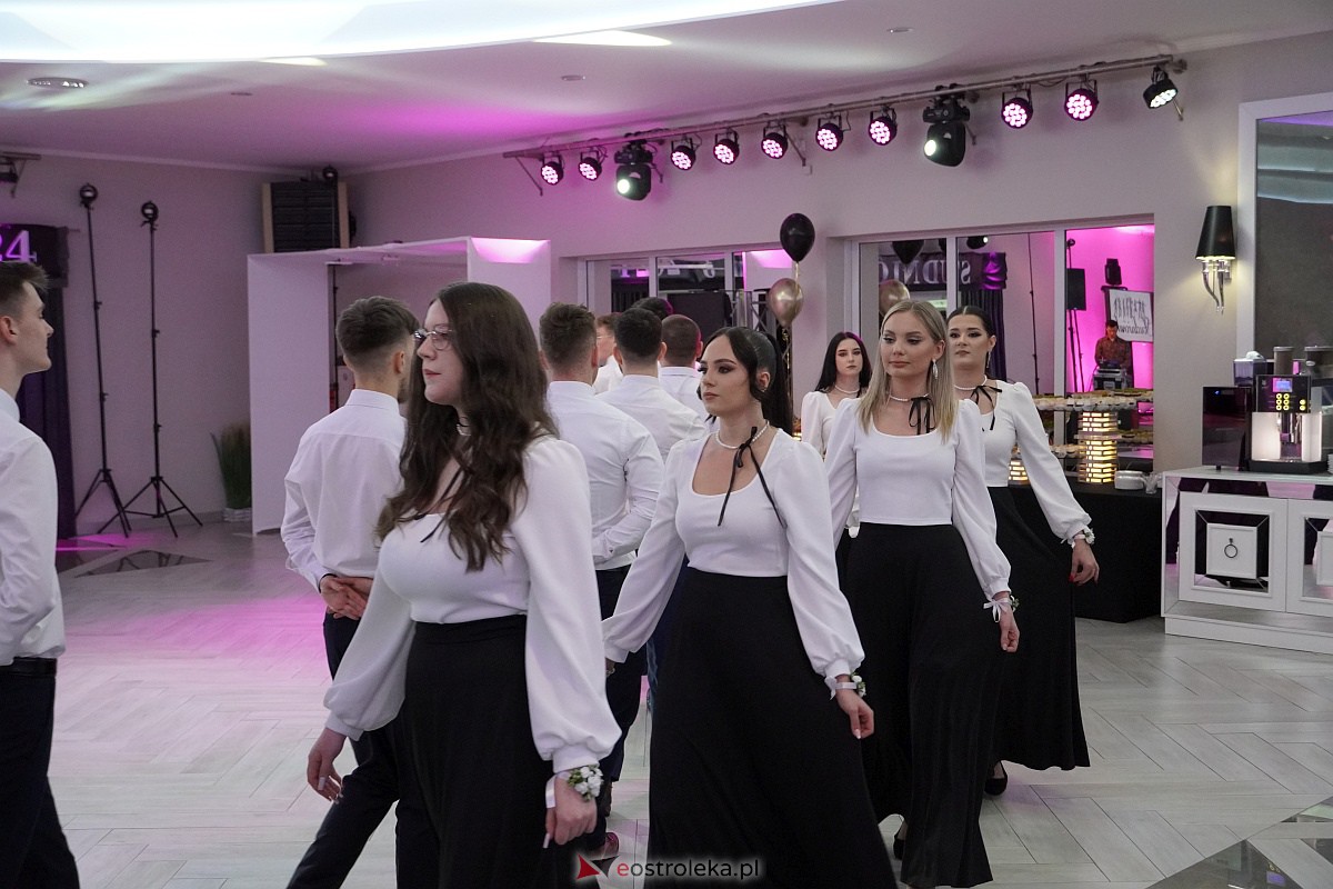 ZSZ 3 w Ostrołęce odlicza do matury! Studniówka 2024 [3.02.2024] - zdjęcie #228 - eOstroleka.pl
