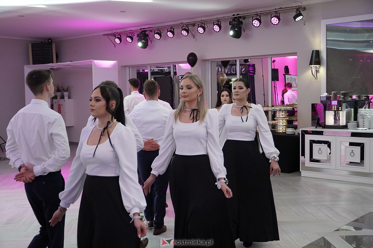 ZSZ 3 w Ostrołęce odlicza do matury! Studniówka 2024 [3.02.2024] - zdjęcie #227 - eOstroleka.pl