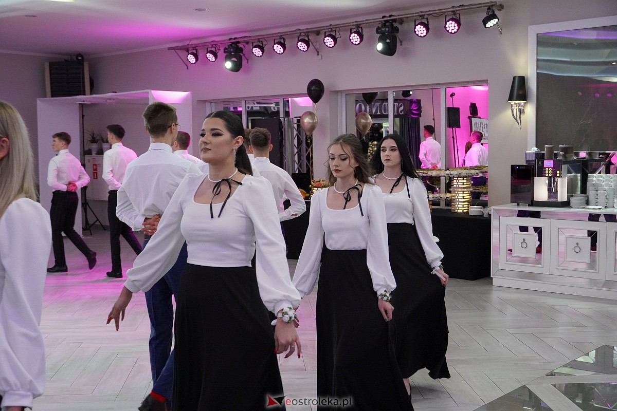 ZSZ 3 w Ostrołęce odlicza do matury! Studniówka 2024 [3.02.2024] - zdjęcie #225 - eOstroleka.pl