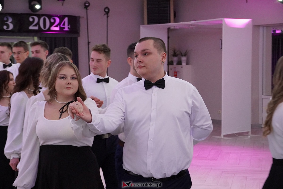 ZSZ 3 w Ostrołęce odlicza do matury! Studniówka 2024 [3.02.2024] - zdjęcie #220 - eOstroleka.pl