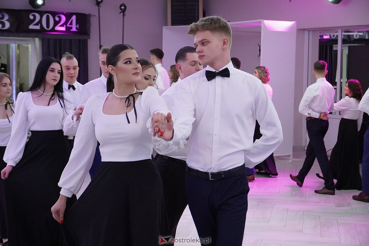 ZSZ 3 w Ostrołęce odlicza do matury! Studniówka 2024 [3.02.2024] - zdjęcie #217 - eOstroleka.pl