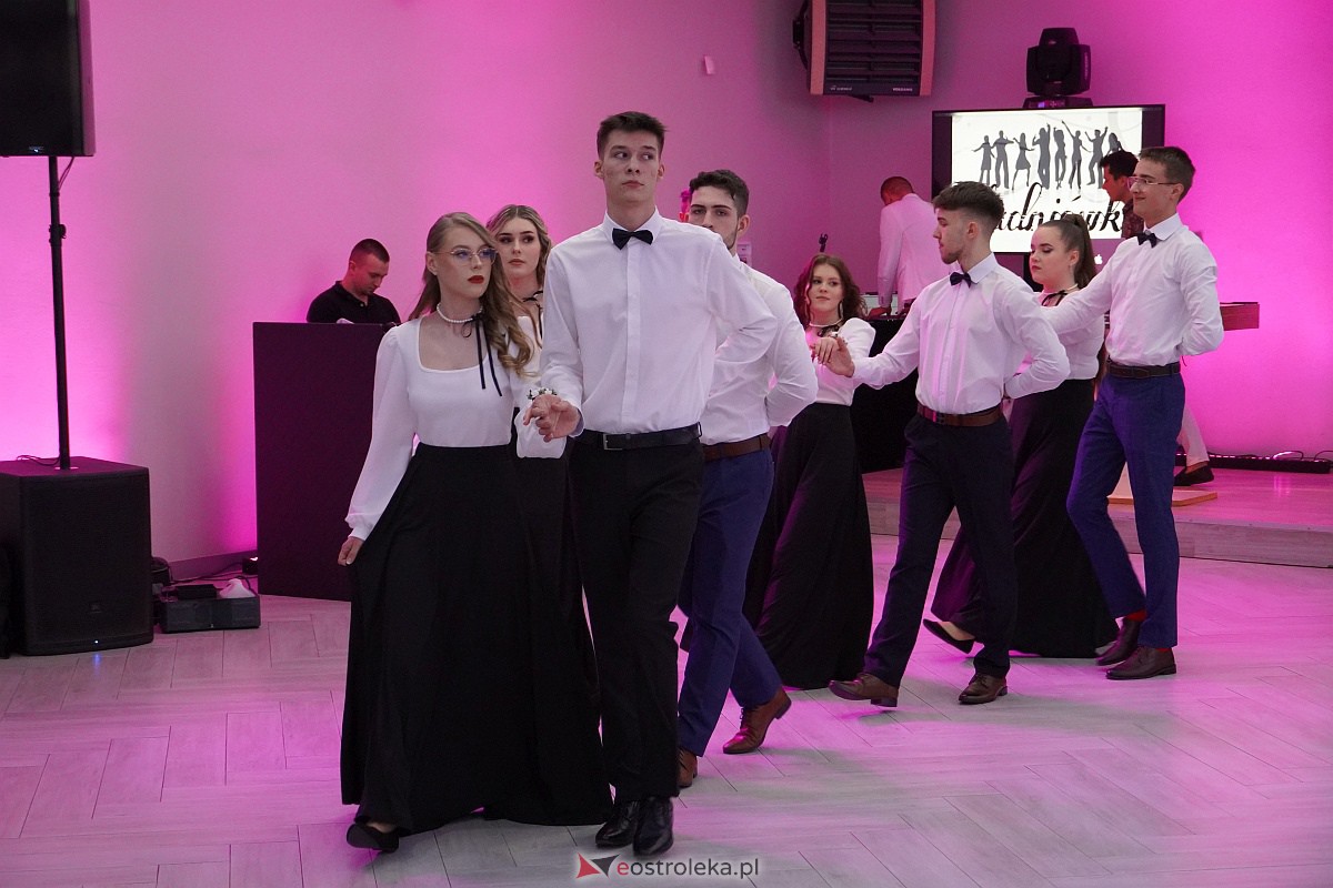 ZSZ 3 w Ostrołęce odlicza do matury! Studniówka 2024 [3.02.2024] - zdjęcie #213 - eOstroleka.pl