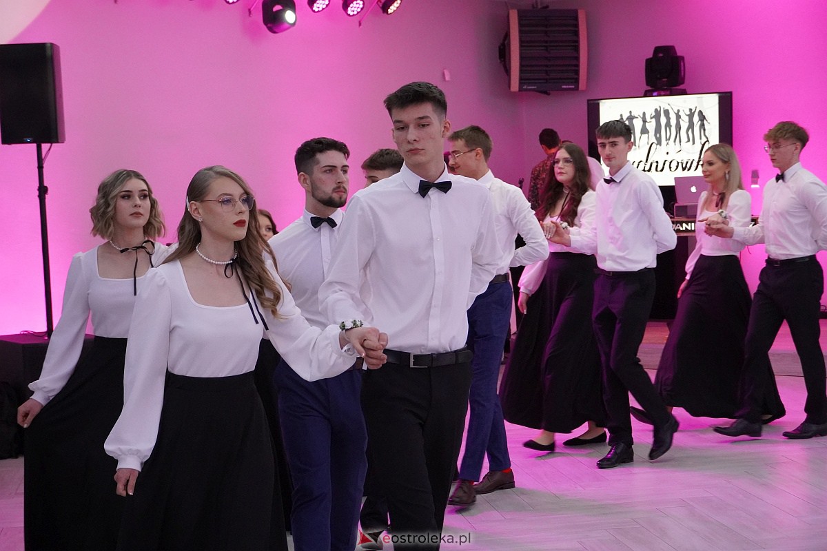 ZSZ 3 w Ostrołęce odlicza do matury! Studniówka 2024 [3.02.2024] - zdjęcie #211 - eOstroleka.pl