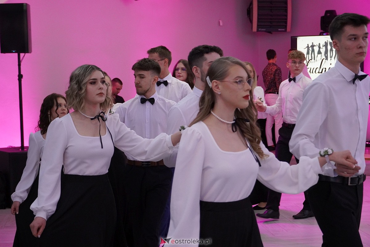 ZSZ 3 w Ostrołęce odlicza do matury! Studniówka 2024 [3.02.2024] - zdjęcie #210 - eOstroleka.pl