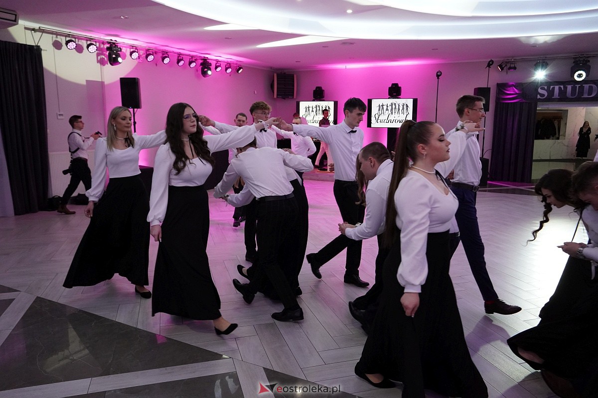 ZSZ 3 w Ostrołęce odlicza do matury! Studniówka 2024 [3.02.2024] - zdjęcie #209 - eOstroleka.pl