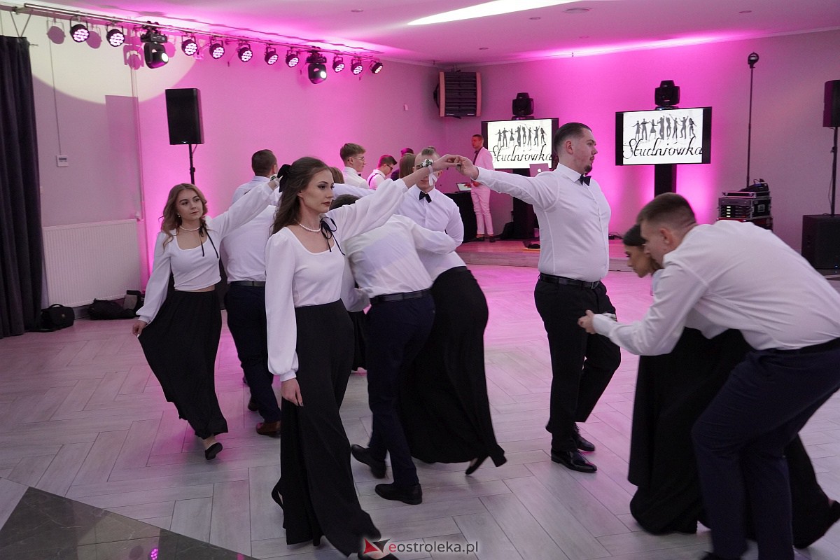 ZSZ 3 w Ostrołęce odlicza do matury! Studniówka 2024 [3.02.2024] - zdjęcie #207 - eOstroleka.pl
