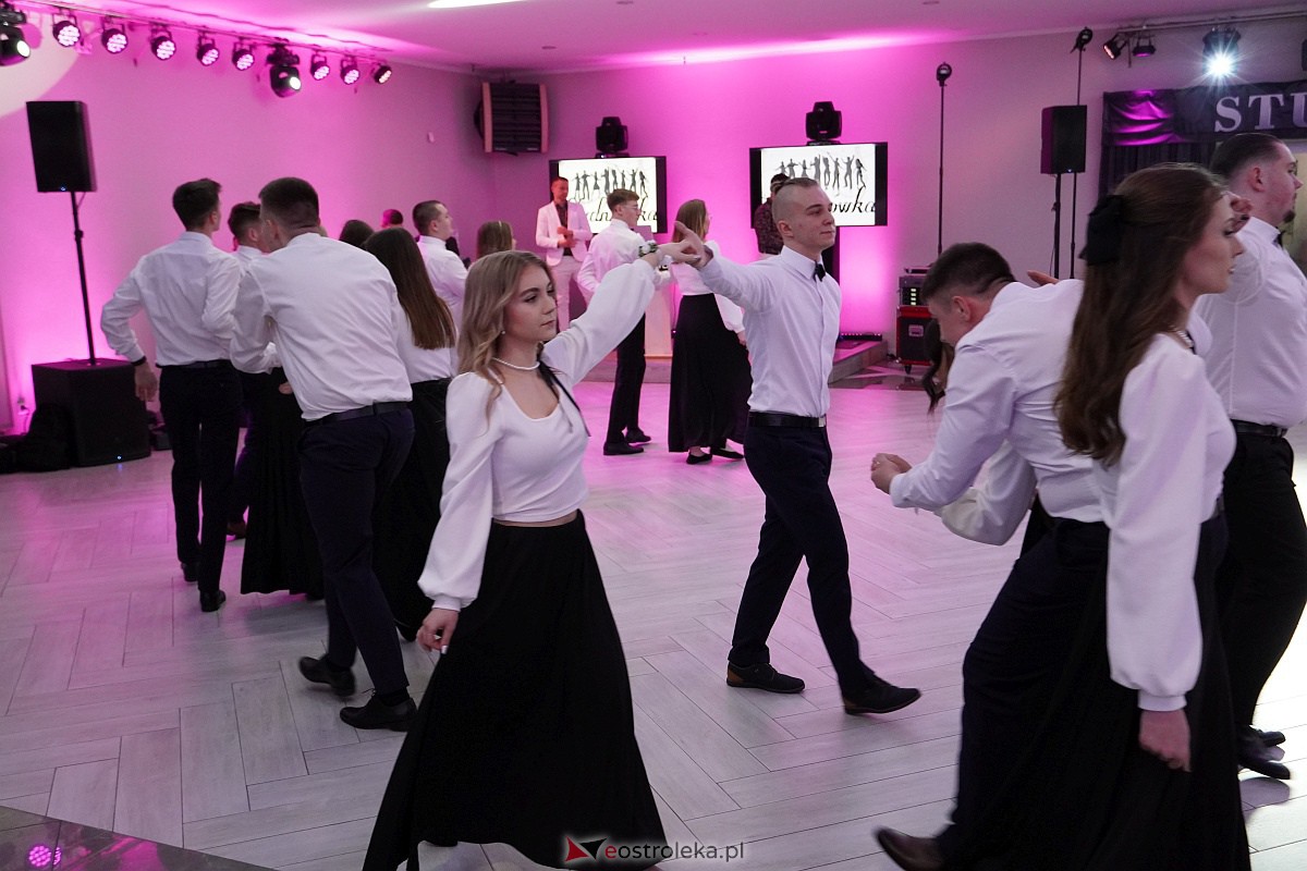 ZSZ 3 w Ostrołęce odlicza do matury! Studniówka 2024 [3.02.2024] - zdjęcie #205 - eOstroleka.pl