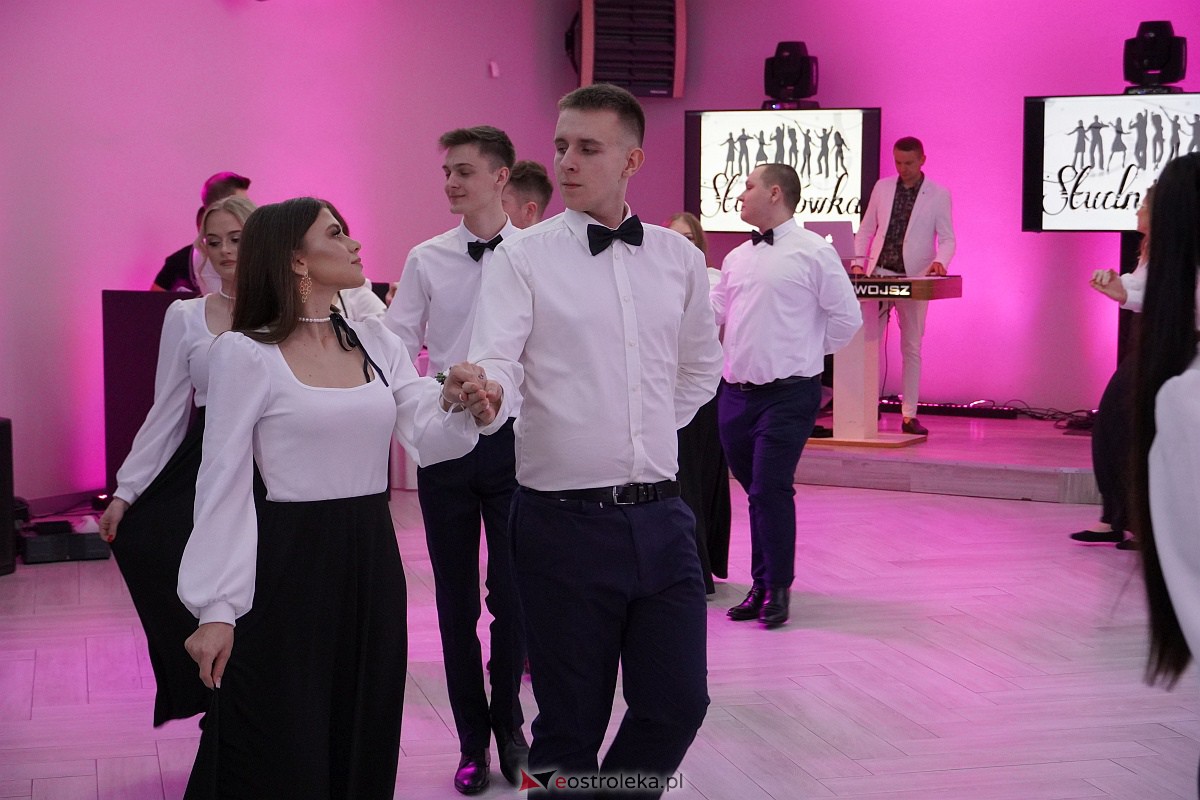 ZSZ 3 w Ostrołęce odlicza do matury! Studniówka 2024 [3.02.2024] - zdjęcie #203 - eOstroleka.pl