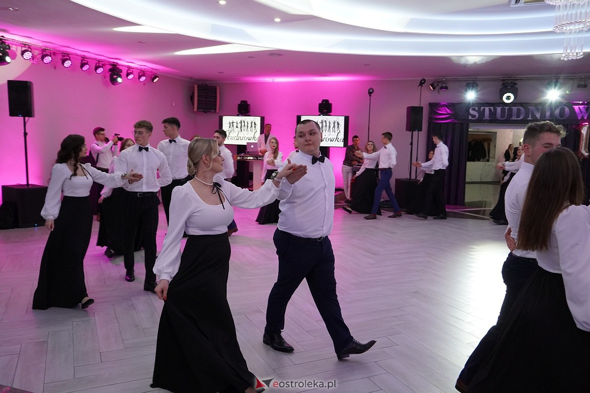 ZSZ 3 w Ostrołęce odlicza do matury! Studniówka 2024 [3.02.2024] - zdjęcie #200 - eOstroleka.pl