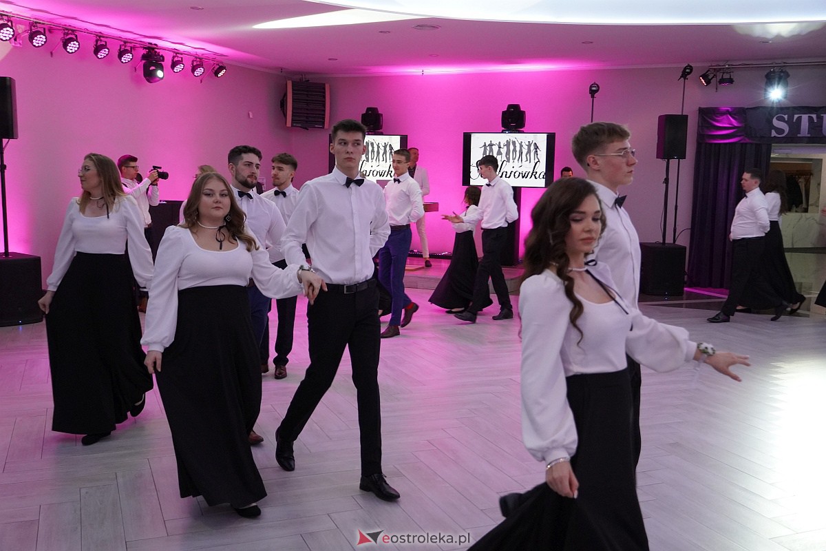 ZSZ 3 w Ostrołęce odlicza do matury! Studniówka 2024 [3.02.2024] - zdjęcie #199 - eOstroleka.pl