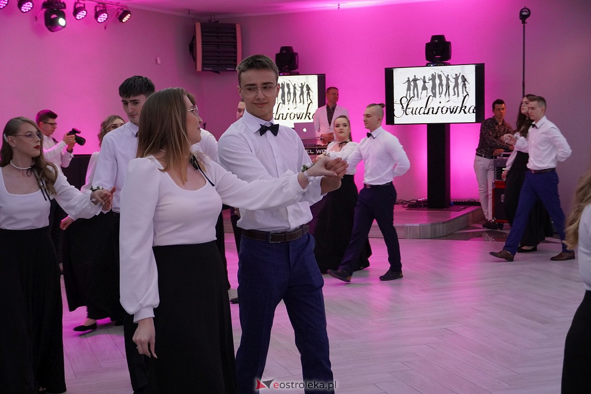 ZSZ 3 w Ostrołęce odlicza do matury! Studniówka 2024 [3.02.2024] - zdjęcie #197 - eOstroleka.pl