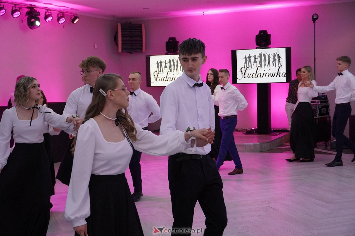 ZSZ 3 w Ostrołęce odlicza do matury! Studniówka 2024 [3.02.2024] - zdjęcie #196 - eOstroleka.pl