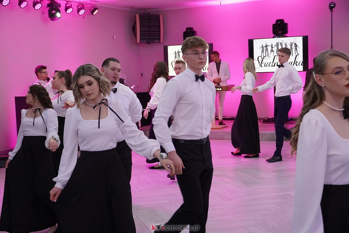 ZSZ 3 w Ostrołęce odlicza do matury! Studniówka 2024 [3.02.2024] - zdjęcie #195 - eOstroleka.pl